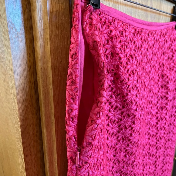 Ann Taylor Vibrant Pink Floral Pencil Skirt cut floral lace, vintage, excellent - Picture 2 of 15